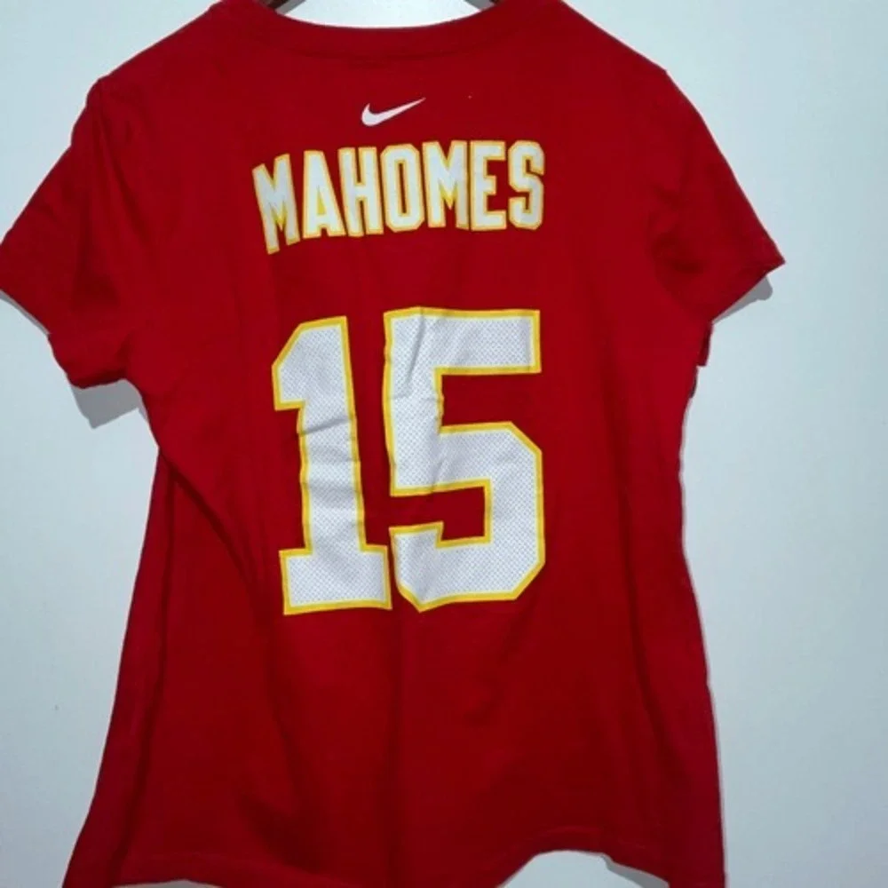 The Nike Tee Women's Red NFL Patrick Mahomes‎ Super Bowl Cotton T-Shirt Medium